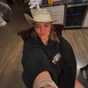 Meet your Posher, Eva